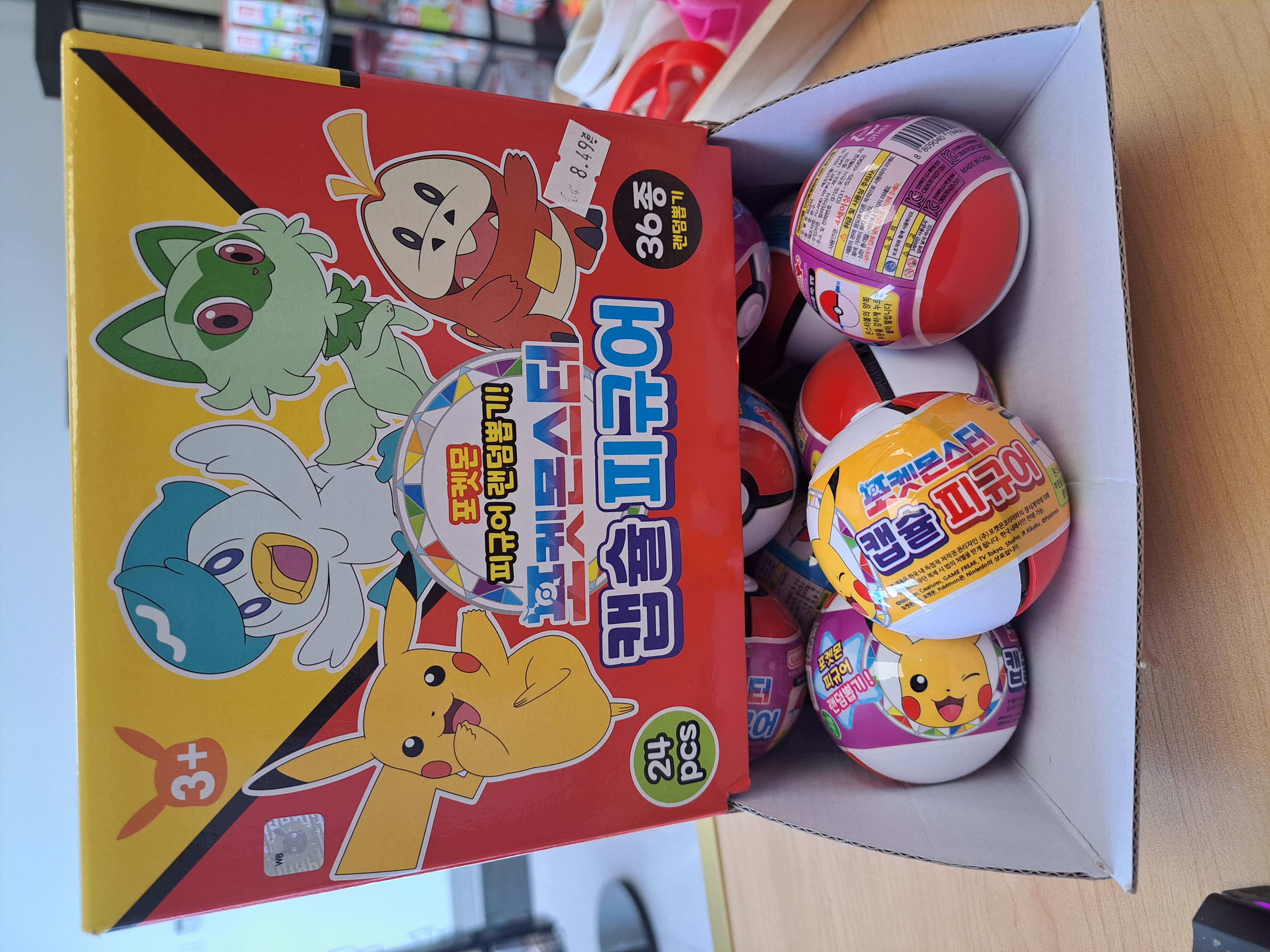 Pokémon Pokeball surprise